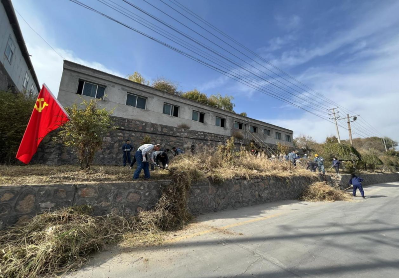 有工投黨員干部、團(tuán)員青年的耕耘那處便是公司最美麗的一角-----物產(chǎn)工投公司開(kāi)展環(huán)境專(zhuān)項(xiàng)整治主題黨日、團(tuán)日活動(dòng)