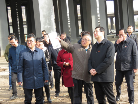 省委常委、西寧市委書記王曉在青海省物產(chǎn)集團總公司黨委書記、總經(jīng)理王玉輝陪同下，深入青海物產(chǎn)朝陽物流園區(qū)。